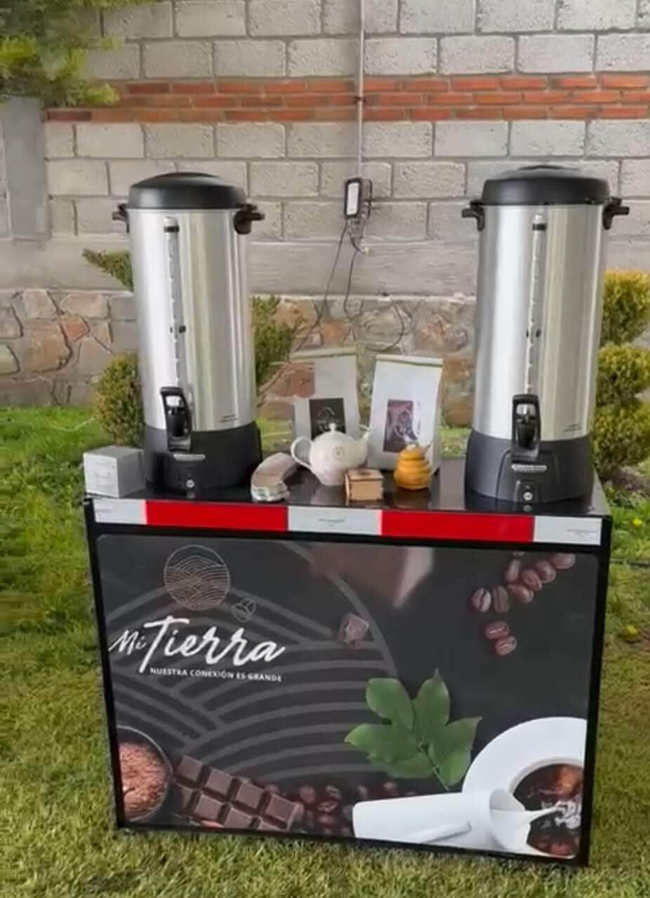 Mesa de postres, barra de café y dulces para eventos en el Estado de México 2