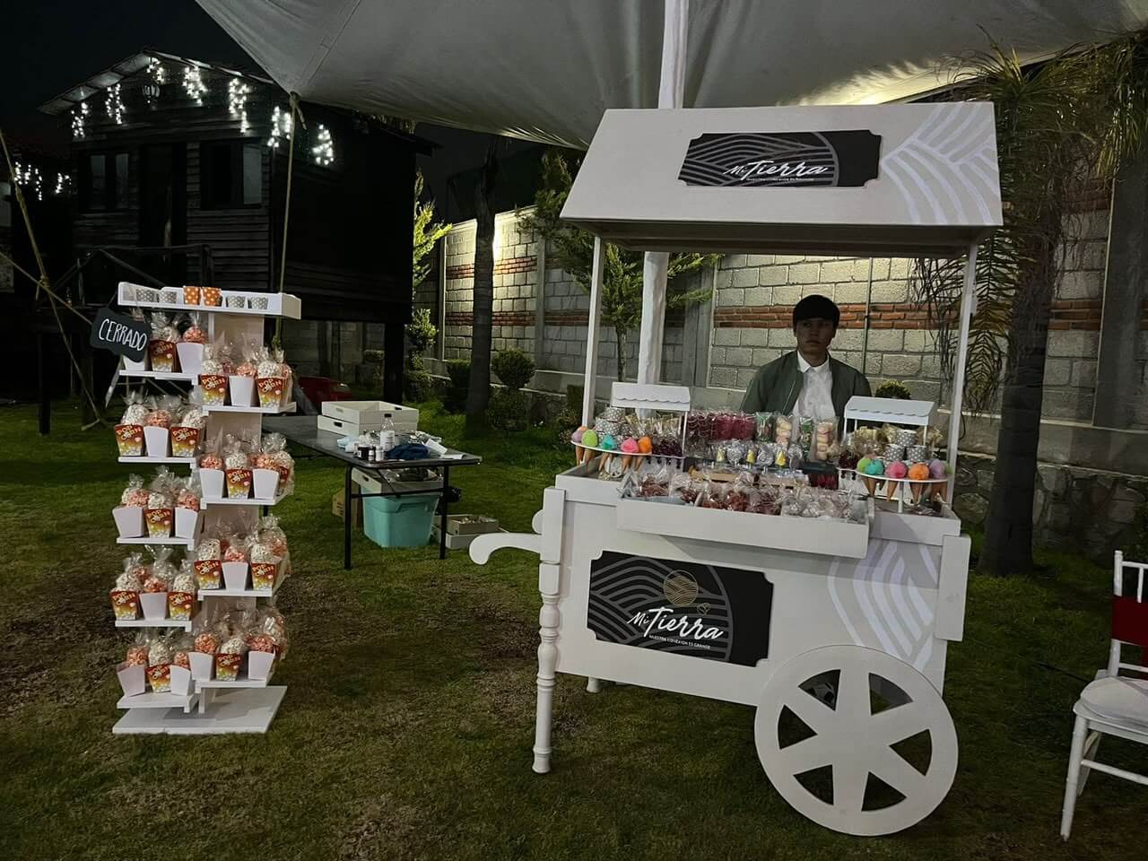 Mesa de postres, barra de café y dulces para eventos en el Estado de México 3